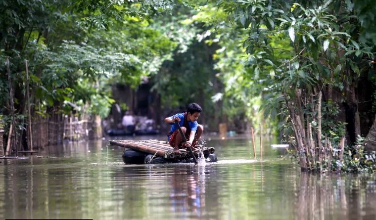 Tailandia sufre habitualmente severas inundaciones que dejan muchos muertos. Foto Efe