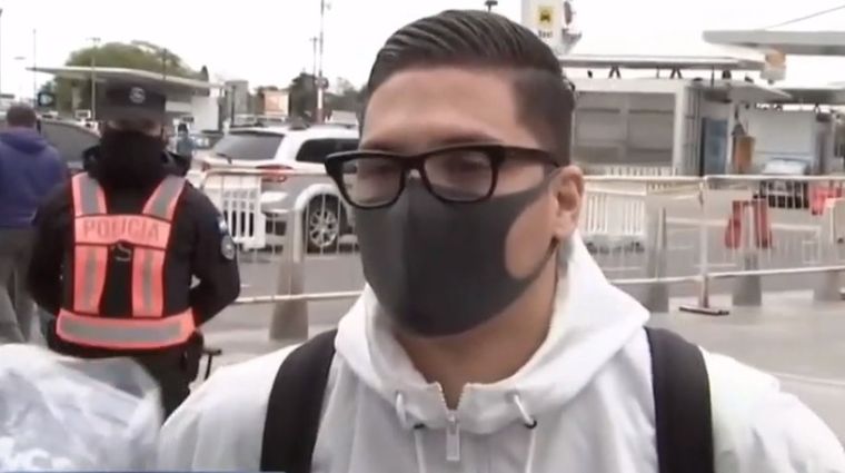 Juanfer habló con la prensa en Ezeiza.