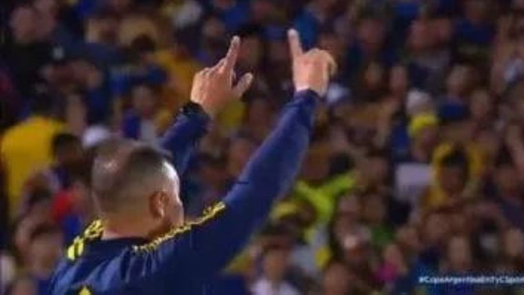 Almirón pidió VAR, algo que no hay en Copa Argentina. Foto: Captura