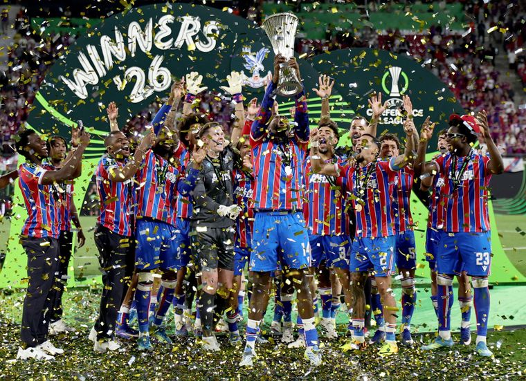 Crystal Palace se coronó campeón de la Conference League y ganó el primer título internacional de su historia.
