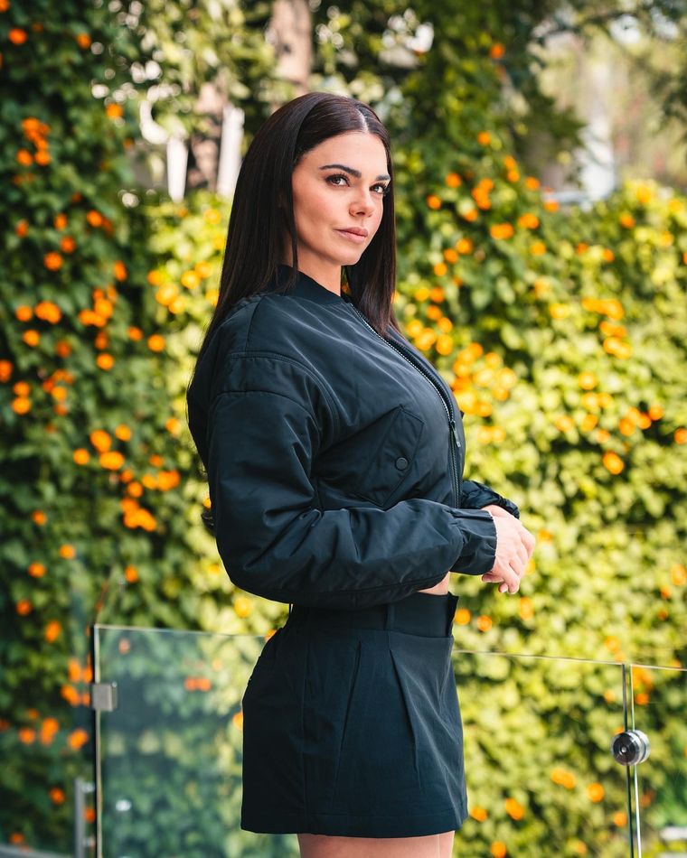 Además de ser una brillante actriz, Livia Brito es una excelente modelo. Foto: Instagram/Livia Brito