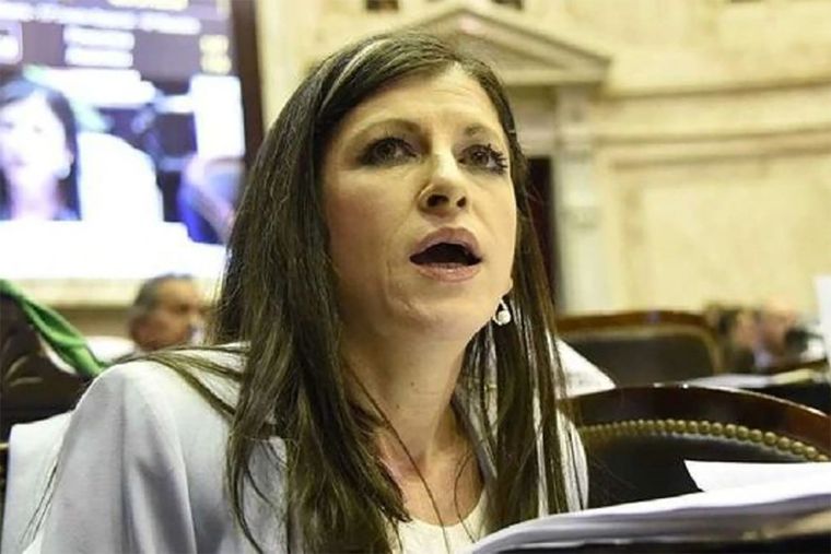 Fernanda Vallejos acusó al presidente de mequetrefe.