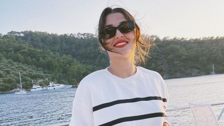 Hande Erçel Belleza natural Foto: @handemiyy