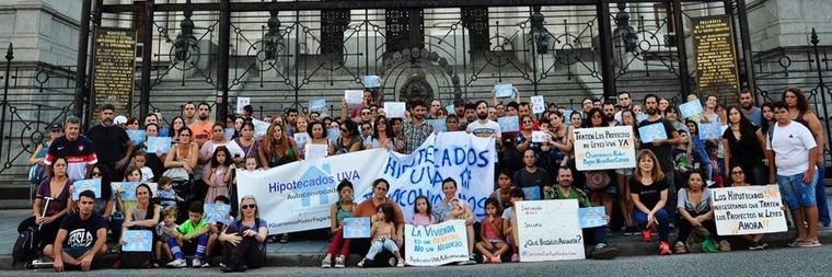 se calcula que son aproximadamente 110 mil familias las que poseen créditos hipotecarios UVA cuyas cuotas mensuales por sus viviendas aumentaron más de un 100% en relación al 2021