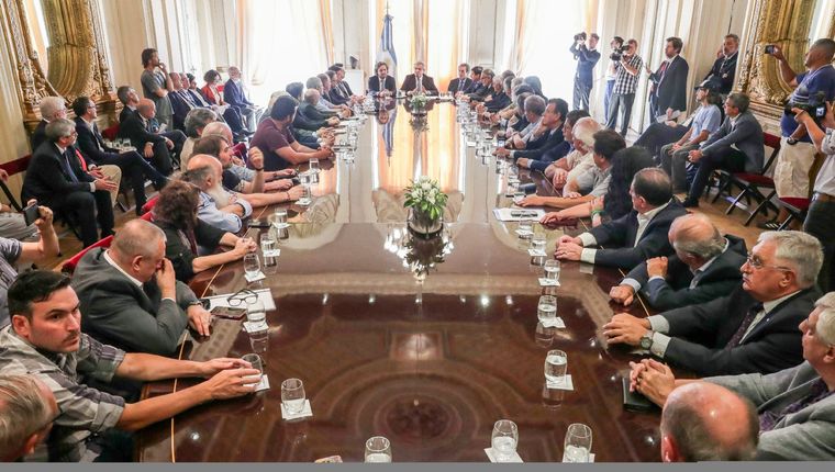 El compromiso firmado este viernes en la Casa Rosada. Foto: Télam