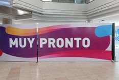 Carteles de muy pronto anuncian nuevas aperturas en el Shopping. Foto: MDZ