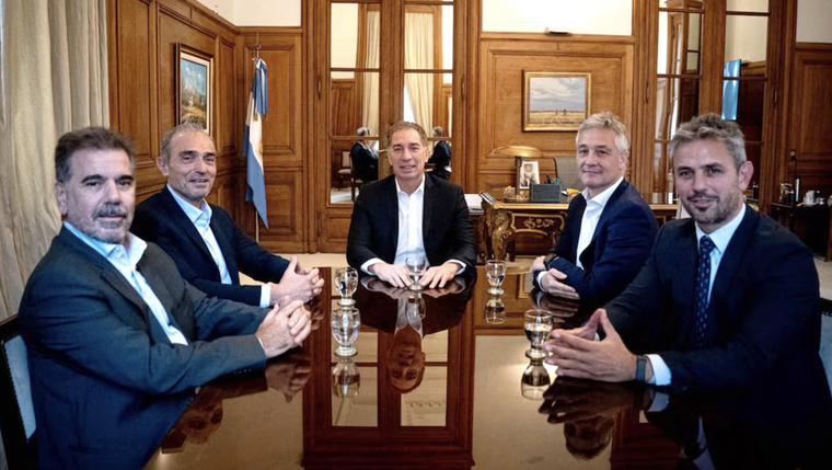 Cristian Ritondo, Lule Menem, Diego Santilli, Fernando De Andreis y Martín Menem en el lanzamiento de la nueva mesa de negociación entre LLA y el PRO