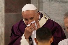 preocupacion: el papa vuelve a suspender actividades por un resfrio