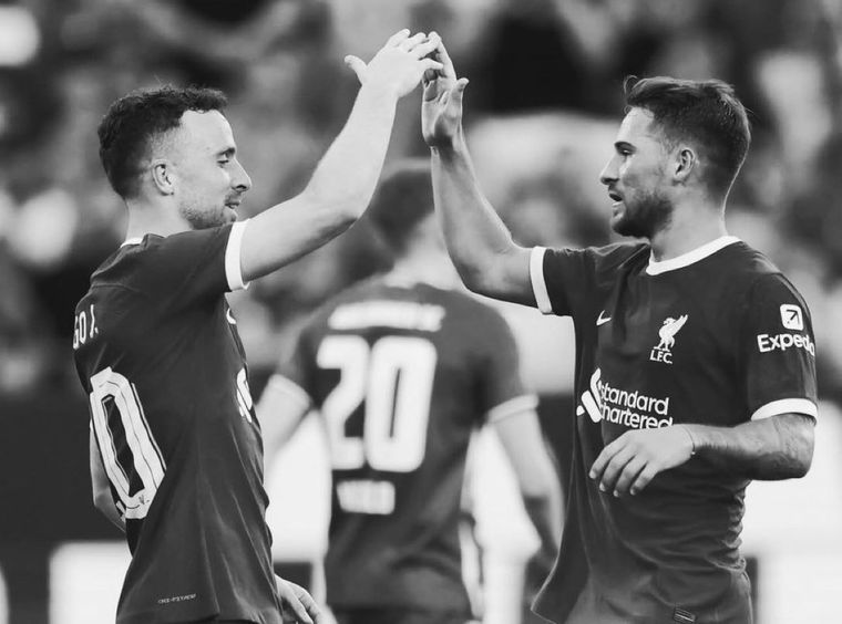 El último adiós de Alexis Mac Allister a Diogo Jota, su compañero en Liverpool. Foto: @alemacallister
