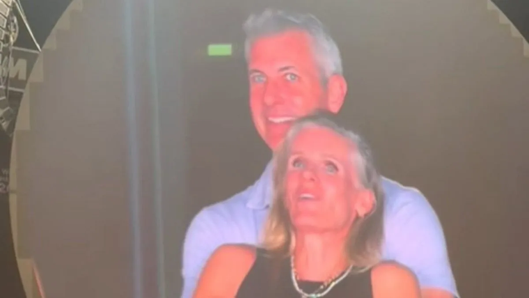 La pareja de viral vuelve aparecer con otro incómodo momento.&nbsp;