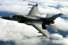 avión caza F-16 El costoso avión caza F-16 es requerido por Ucrania. Foto: Wikipedia.