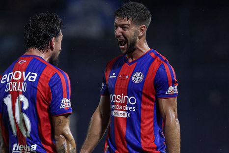 Festejo azulgrana. Guzmán Corujo abrió el marcador con un frentazo impecable tras un centro de Luciano Vietto. Festejo azulgrana. Guzmán Corujo abrió el marcador con un frentazo impecable tras un centro de Luciano Vietto.