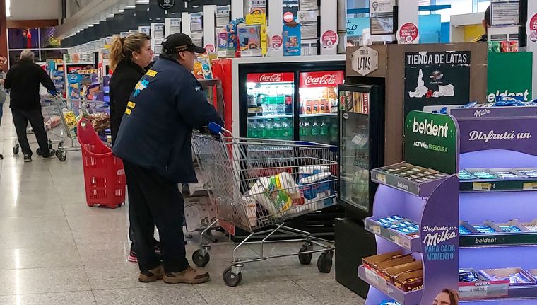 El consumo masivo sigue en caída libre desde principios de año. Foto: Santiago Tagua/MDZ