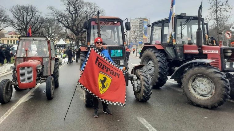 La bandera de Ferrari se convirtió en una leyenda en Serbia con muchos mitos a su alrededor. Foto: BBC