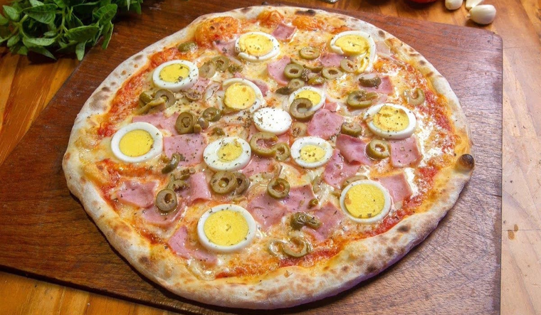 En esta receta, el huevo suele cocinarse aparte y agregarse justo antes de servir para que quede a punto. En esta receta, el huevo suele cocinarse aparte y agregarse justo antes de servir para que quede a punto.