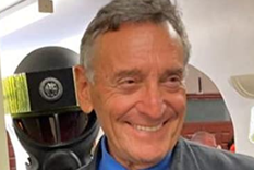 Stephen Greif se formó en la Royal Academy of Dramatic Art.