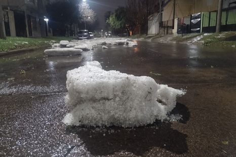 El Servicio Meteorológico Nacional (SMN) alerta por la posibilidad de caída de granizo. El Servicio Meteorológico Nacional (SMN) alerta por la posibilidad de caída de granizo.