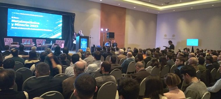 En el foro de minería se analizaron las oportunidades que tienen implícitas las energías renovables.