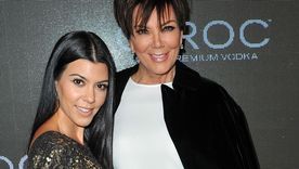 Foto: https://www.cosmopolitan.com/uk/beauty-hair/celebrity-hair-makeup/a41289754/kourtney-kardashian-kris-jenner-cropped-hair-illusion/