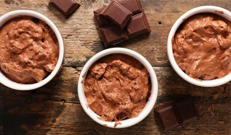 Sorprende a todos con esta receta de mousse de chocolate keto cremosa y ligera.