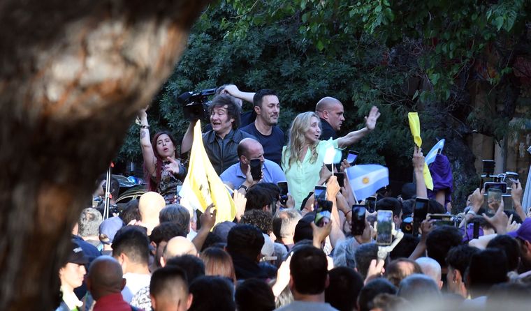 javier milei en mendoza peatonal (2)