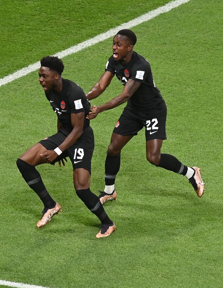 Alphonso Davies celebra un gol histórico para Canadá. Foto: EFE