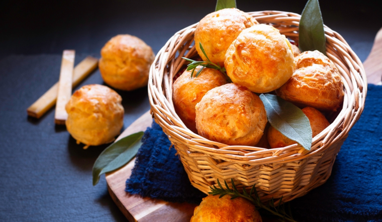 Receta clásica de gougères: bocados esponjosos de sabor intenso Foto: Shutterstock