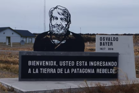 Monumento de Osvaldo Bayer en Santa Cruz. Foto: Archivo