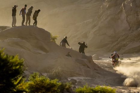 Un grupo de amigos disfruta del Desafío Ruta 40 en San Juan. Un grupo de amigos disfruta del Desafío Ruta 40 en San Juan.