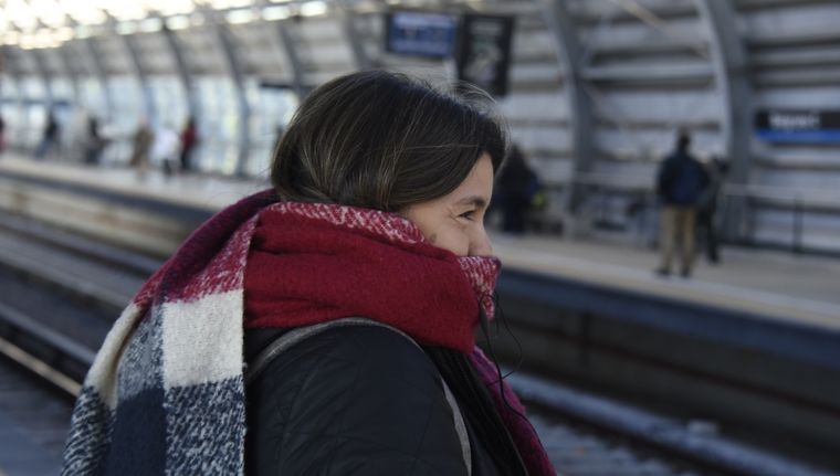 Mientras se mantiene el alerta por viento, el SMN anunció la llegada del frío.