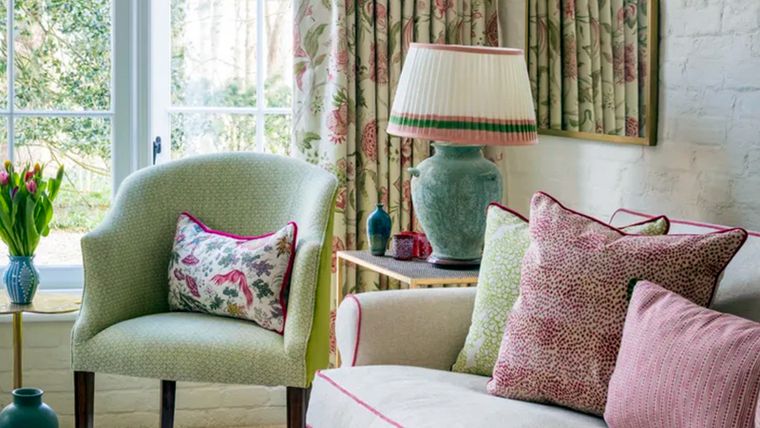 En las casas modernas, la gente suele pensar que no pueden albergar antigüedades, pero no es así. Si se utilizan antigüedades en los lugares adecuados y se les permite ser piezas destacadas, pueden añadir dramatismo y profundidad a cualquier espacio habitable. Foto: Kelling Designs