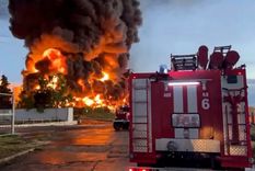 Sebastopol Crimea ataque ucraniano Captura de un vídeo distribuido por el canal Telegram del Gobernador de Sebastopol que muestra las labores de extinción de un incendio en un depósito de petróleo en Sebastopol, Crimea, el pasado 29 de abril, tras un ataque con drones. Foto: Efe.