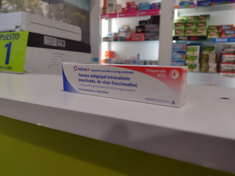 Las farmacias comenzaron con la vacunación antigripal