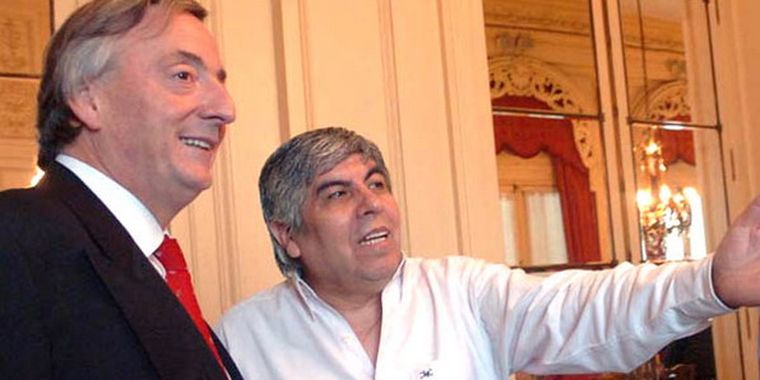Hugo Moyano junto a Néstor Kirchner. Foto: web