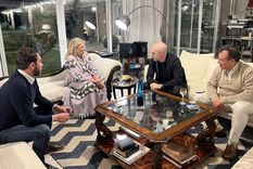 Elisa Carrió recibió anoche a Horacio Rodríguez Larreta en su casa de Exaltación de la Cruz. Elisa Carrió recibió anoche a Horacio Rodríguez Larreta en su casa de Exaltación de la Cruz.