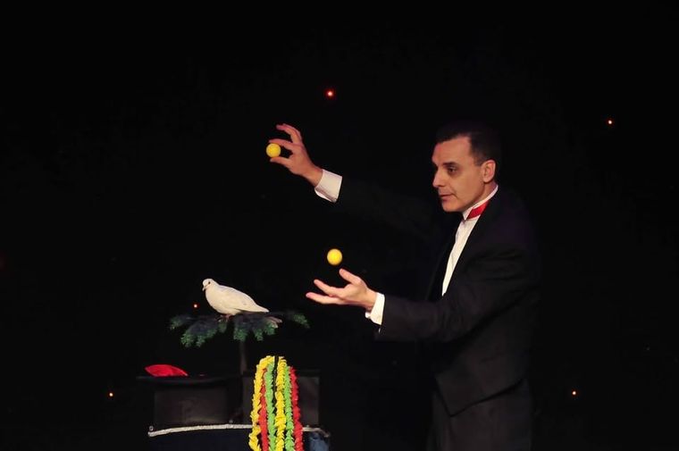 Ray Francas nació el 29 de noviembre de 1961. Su familia vivía en el barrio San Cristóbal, y aunque su primer nombre era Alberto, en casa lo llamaban por el segundo: Franco