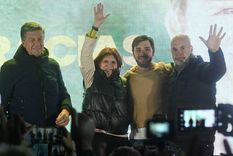 Festejos Patricia Bullrich y Horacio Rodríguez Larreta en el escenario junto a Ignacio Torres, ganador de las elecciones en Chubut Foto: Prensa Larreta