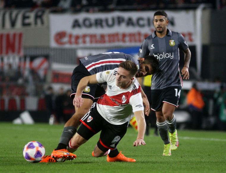 River visita a Estudiantes de La Plata por la octava fecha del Clausura. Foto: NA