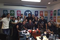 Pierre Manrique, el tercero de izquierda a derecha, junto a sus viejos compañeros de La Red Foto: Twitter @arevalo_martin Pierre Manrique, el tercero de izquierda a derecha, junto a sus viejos compañeros de La Red Foto: Twitter @arevalo_martin