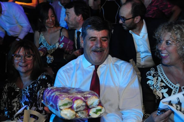 Mario Abed no compartió sus milanesas.