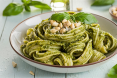 Pasta al pesto con albahaca fresca: receta sencilla y rápida Foto: Shutterstock