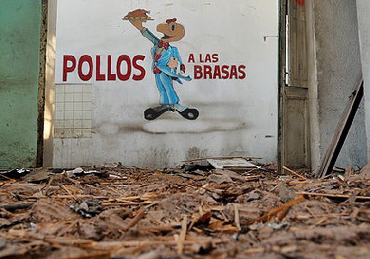 A pocos metros de su tradicional hogar, sigue trabajando Condorito. Foto: Nacho Gaffuri / MDZ