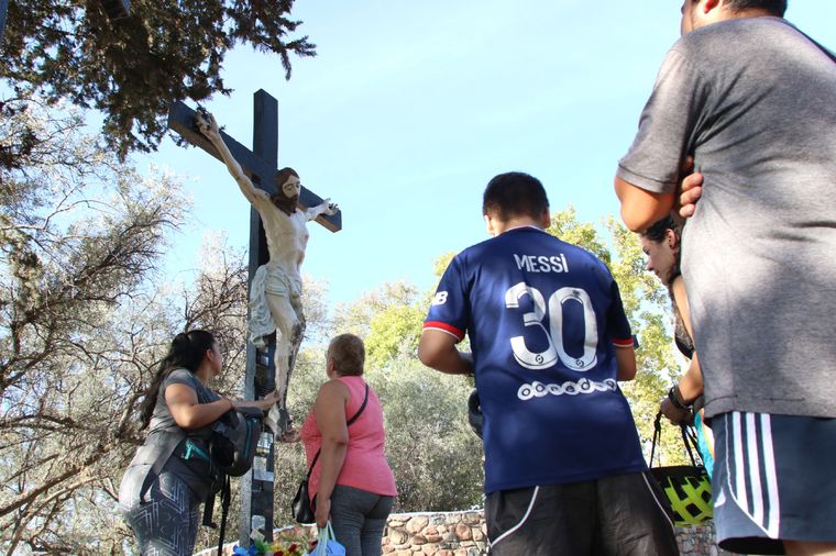 Las misas y celebraciones de la Semana Santa se extienden desde el jueves por la tarde hasta el sábado a la noche. Foto: Maximiliano Ríos/MDZ. Foto: Maximiliano Ríos/MDZ