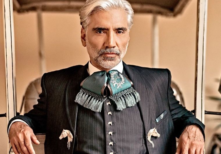 Foto: https://www.latimes.com/espanol/entretenimiento/articulo/2020-09-17/mon-laferte-y-el-potrillo-alejandro-fernandez-muestran-su-amor-por-mexico