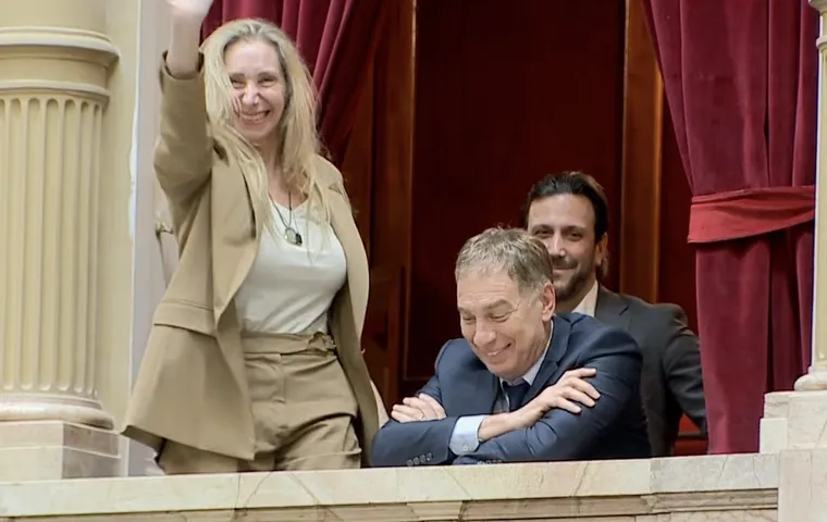 Karina Milei junto a Diego Santilli.
