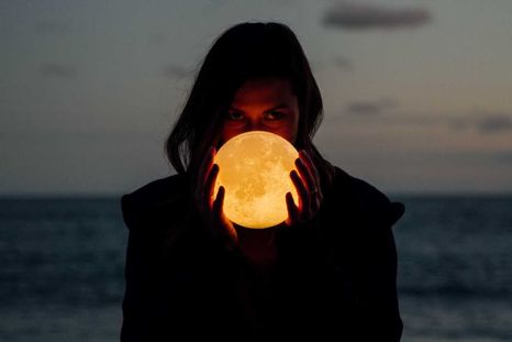El 2 de enero será la primera luna nueva del año en Capricornio. Su energía aporta foco, metas y objetivos. Foto: Unsplash