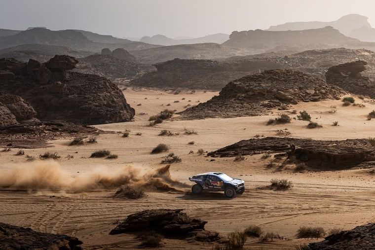La FIA revocó una sanción y restituyó a Nani Roma la victoria en la etapa 5 del Dakar. La FIA revocó una sanción y restituyó a Nani Roma la victoria en la etapa 5 del Dakar.