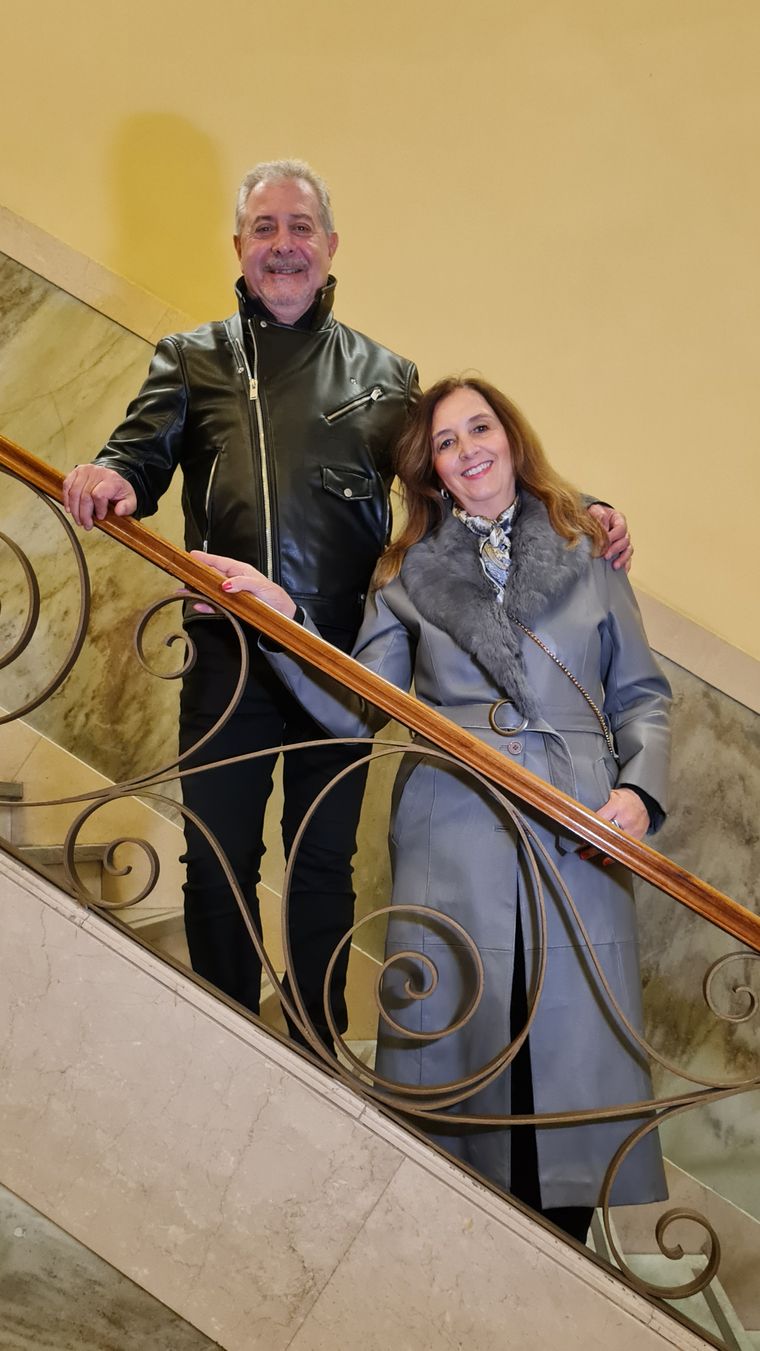 Leonardo y Viviana, una pareja fan de ABBA cuyo tema favorito es Dancing Queen. Leonardo y Viviana, una pareja fan de ABBA cuyo tema favorito es Dancing Queen.