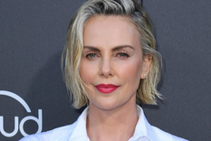 CHARLIZE THERON TENDRÍA UNA NUEVA PAREJA. LA ACTRIZ FUE RELACIONADA CON EL EX DE OTRA ESTRELLA DE HOLLYWOOD.