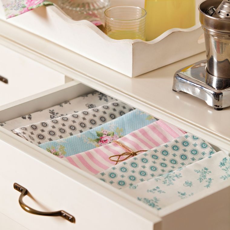 Los manteles quedarán como nuevos con esta limpieza. Foto: El Mueble Los manteles quedarán como nuevos con esta limpieza. Foto: El Mueble